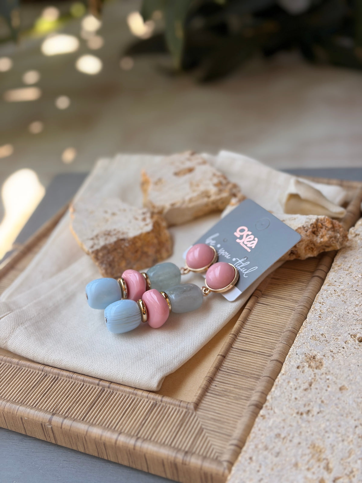 Aretes largos en resina colores pastel