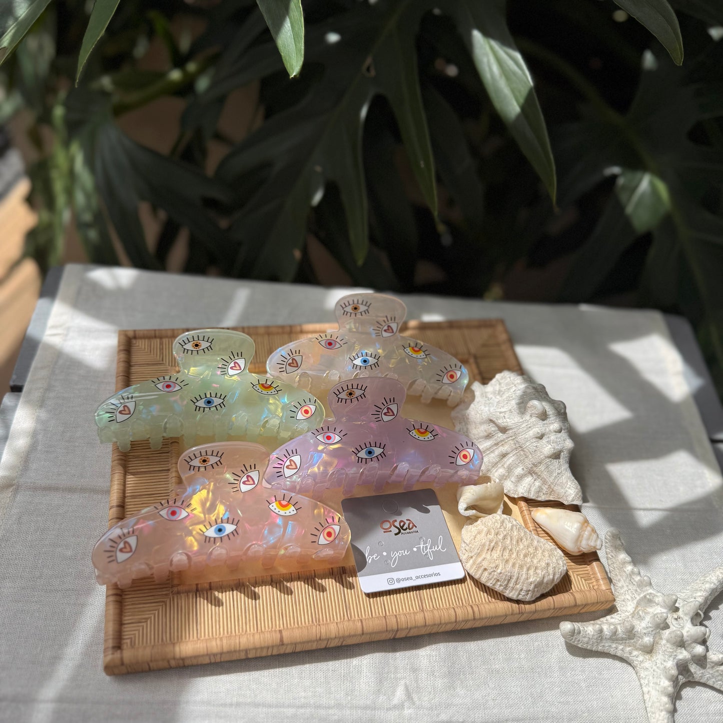 Caimán tipo nácar ojos