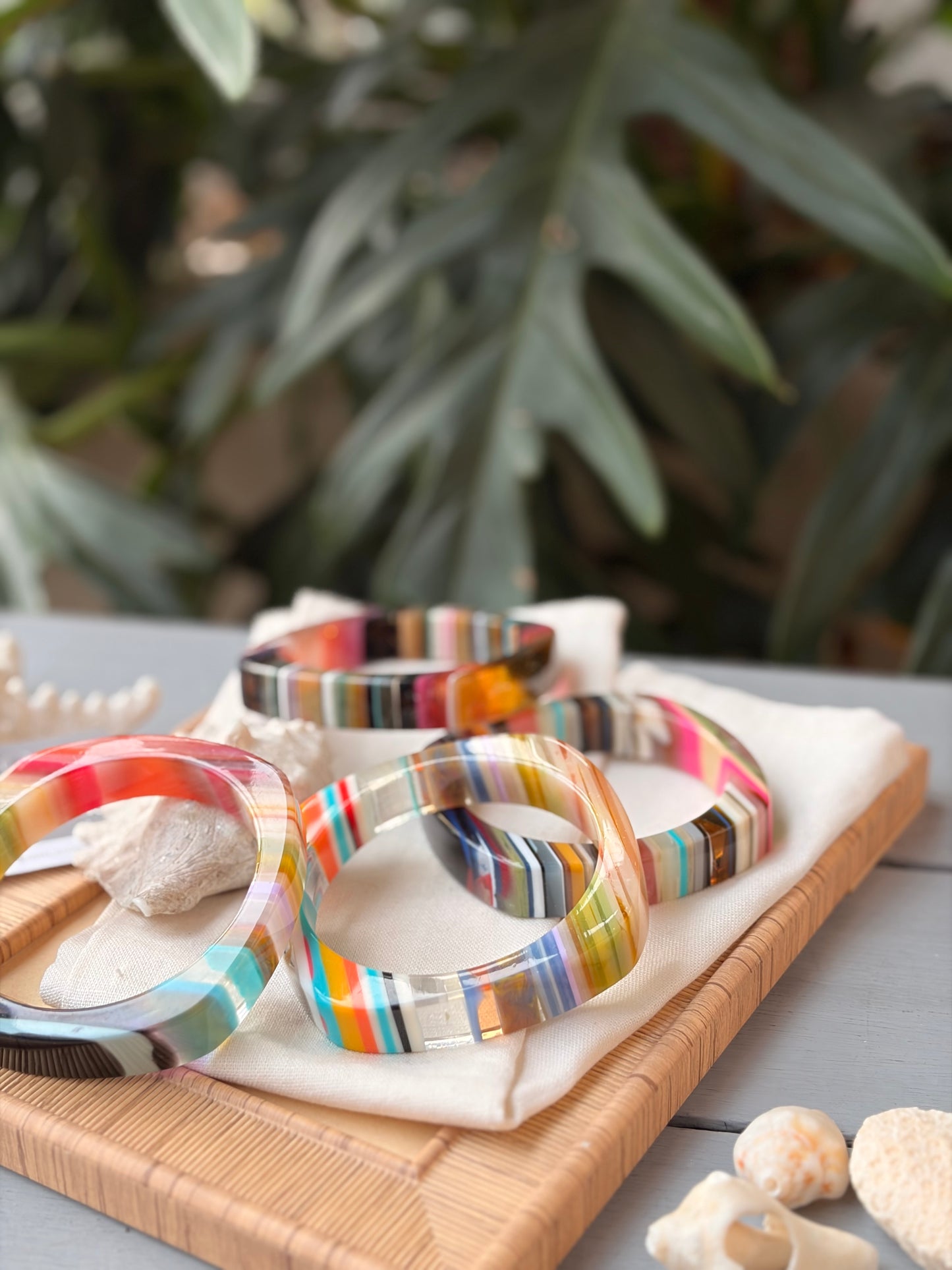 Pulsera cuadrada rayas en resina