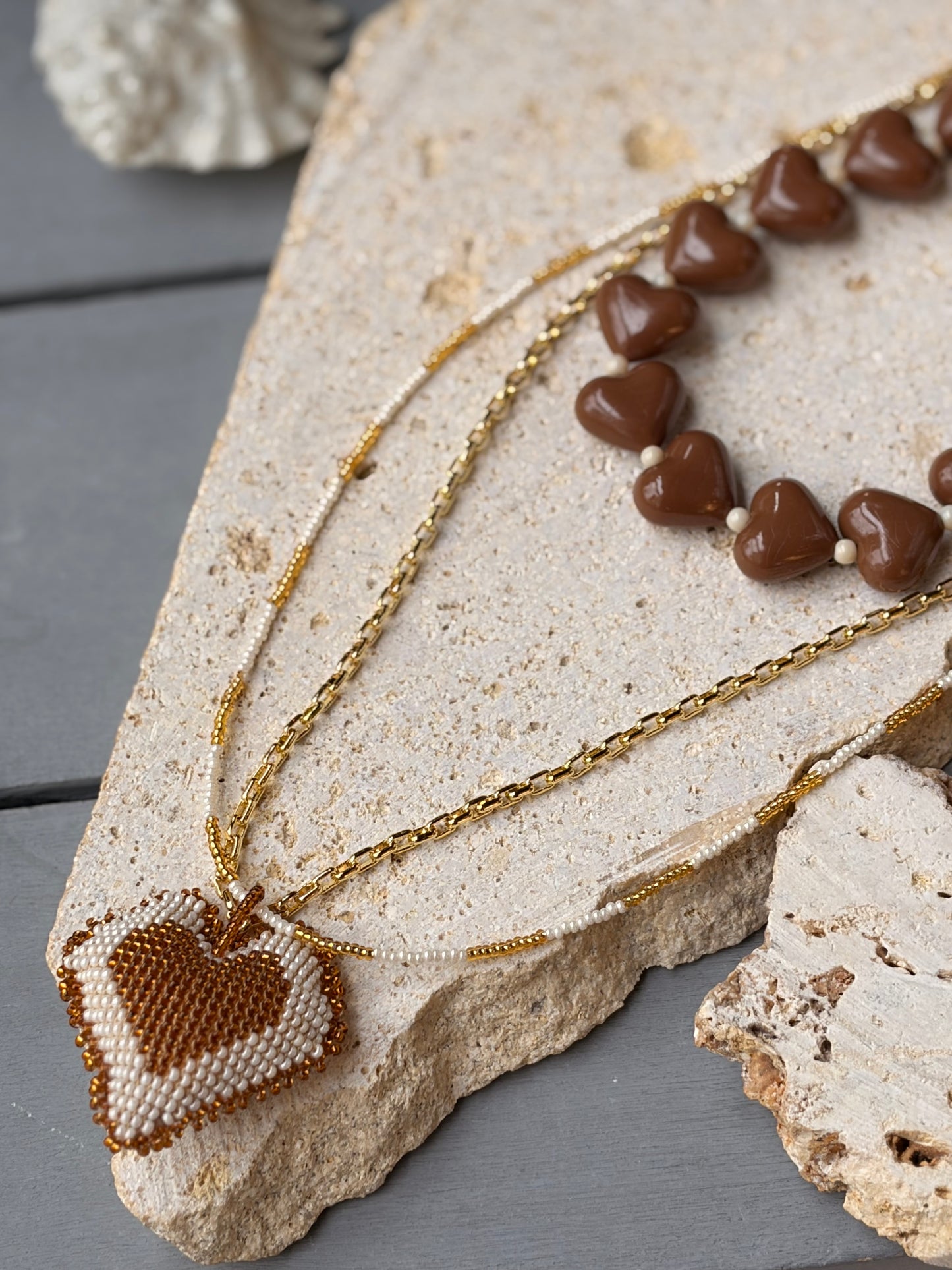 Collar tejido en mostacilla corazón doble faz