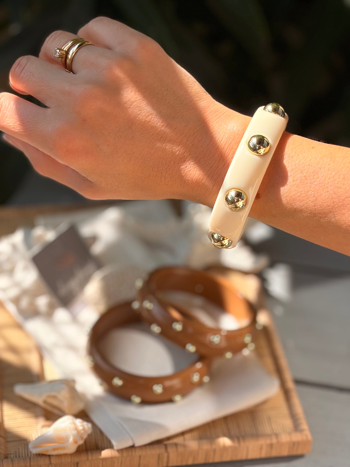 Pulsera en pasta con taches dorados