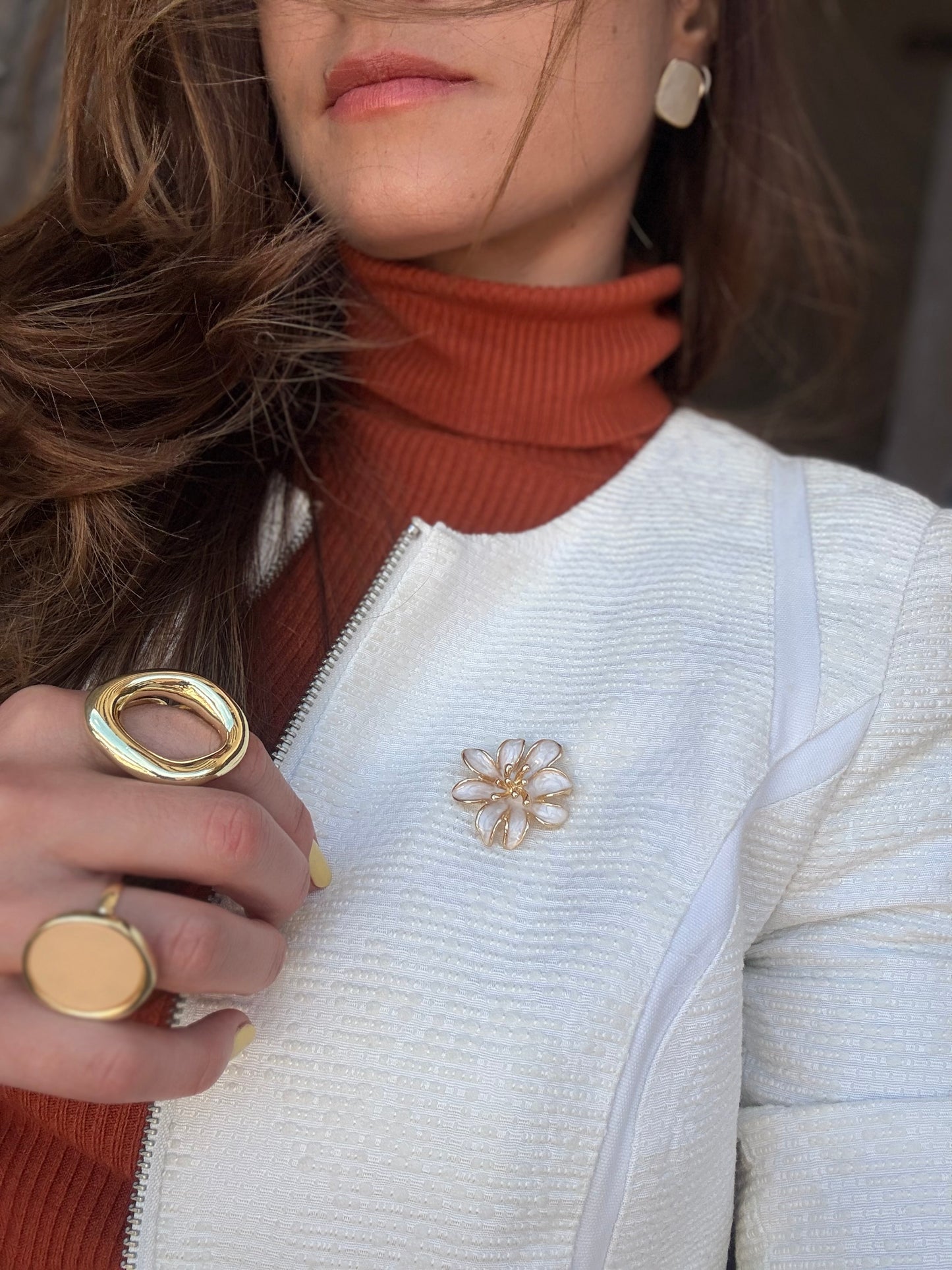 Prendedor flor esmaltado