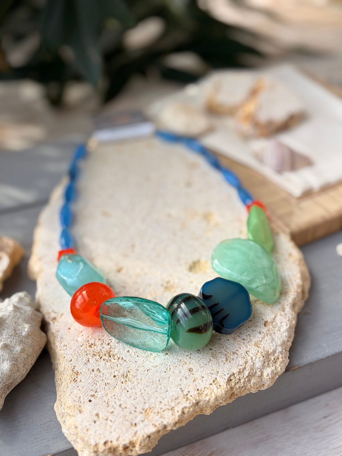 Collar resina forma piedras volcánicas