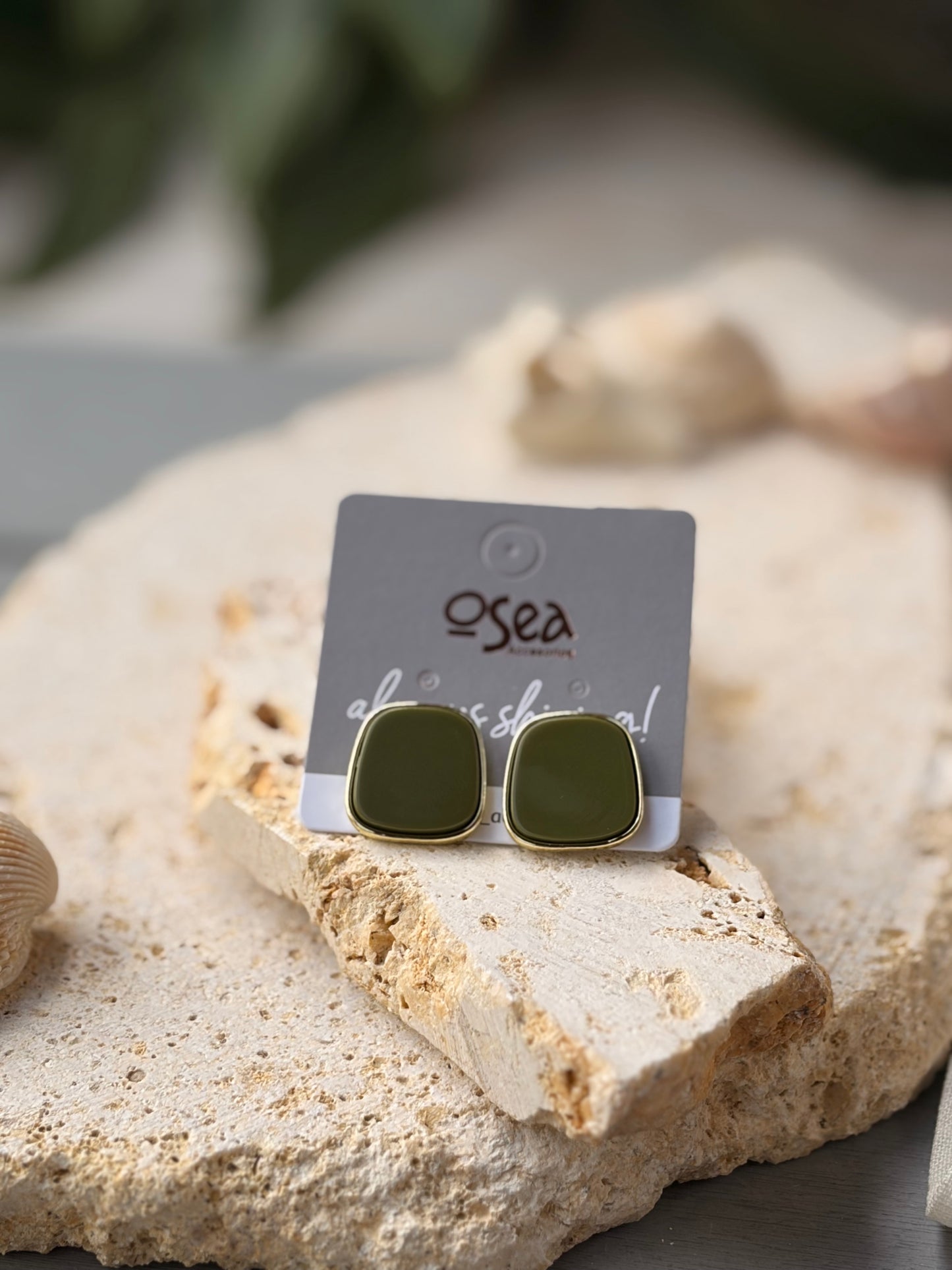 Aretes semi cuadrados rodinados esmaltados