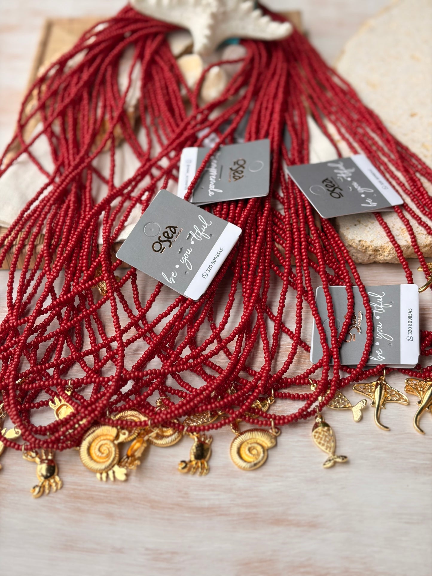 Collar largo mostacillas vinotinto dije mar