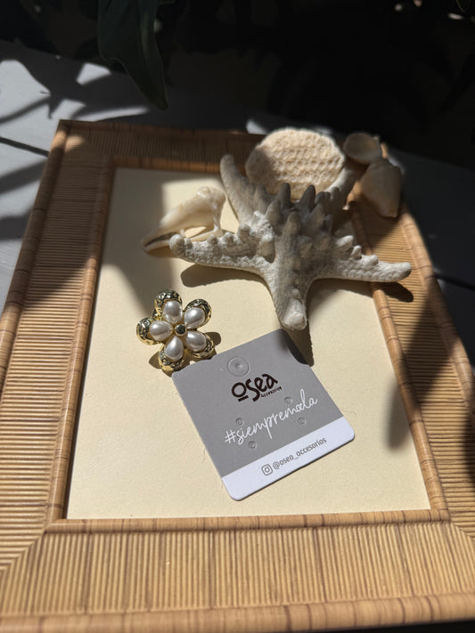 Pin o prendedor en flor