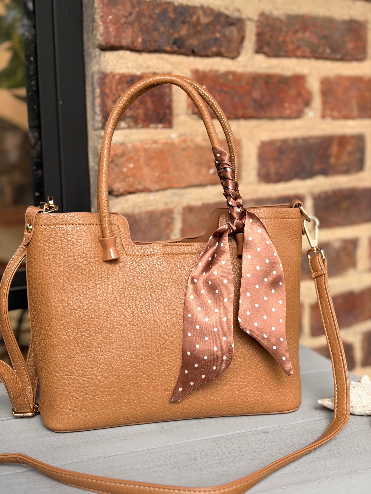 Bolso manos libres con pañoleta