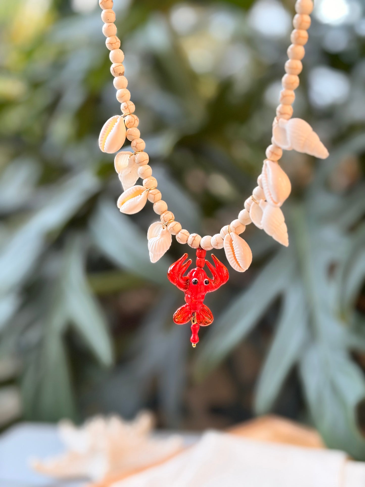 Collar piedra fósil, conchas y dije cangrejo