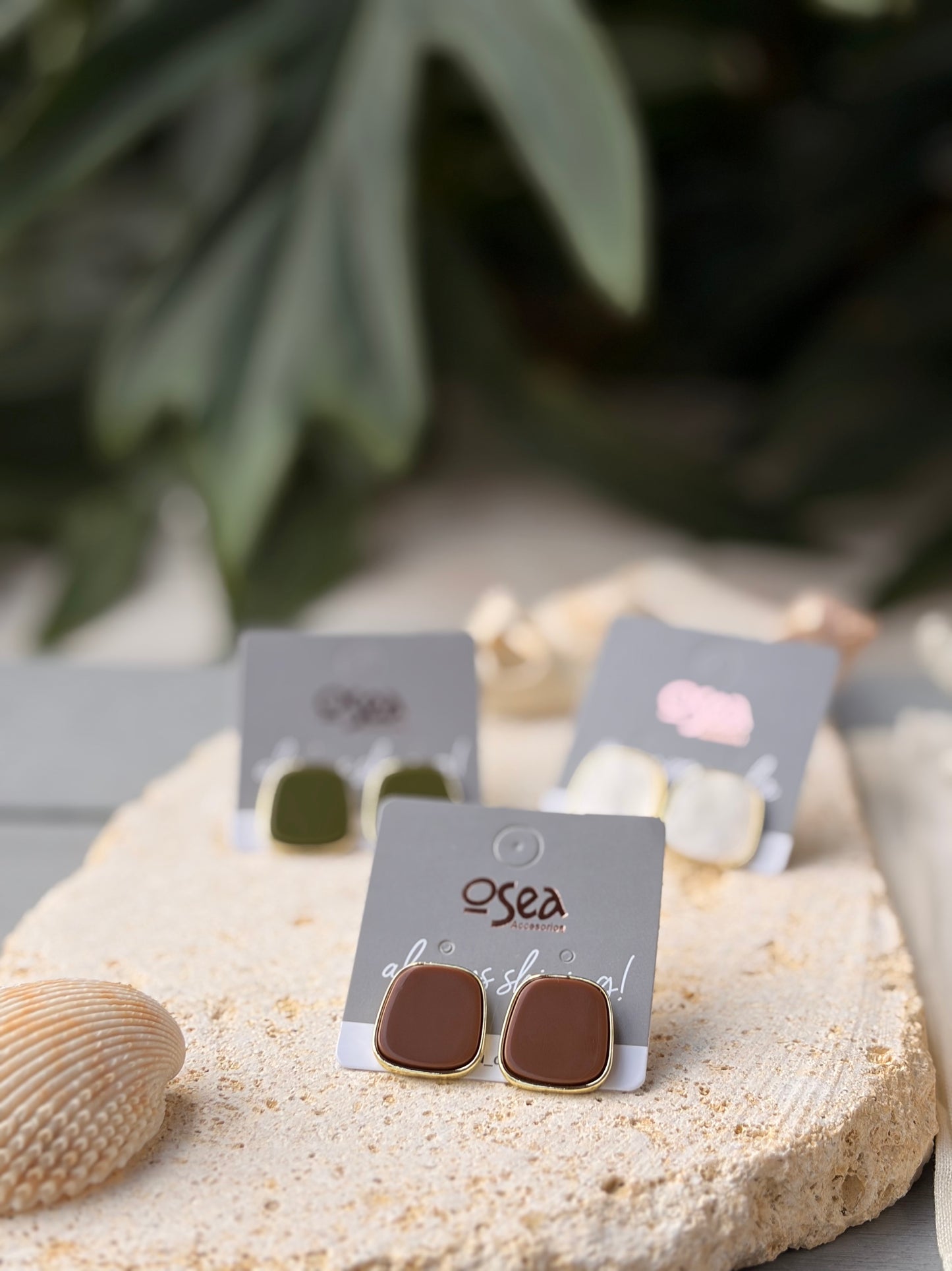 Aretes semi cuadrados rodinados esmaltados
