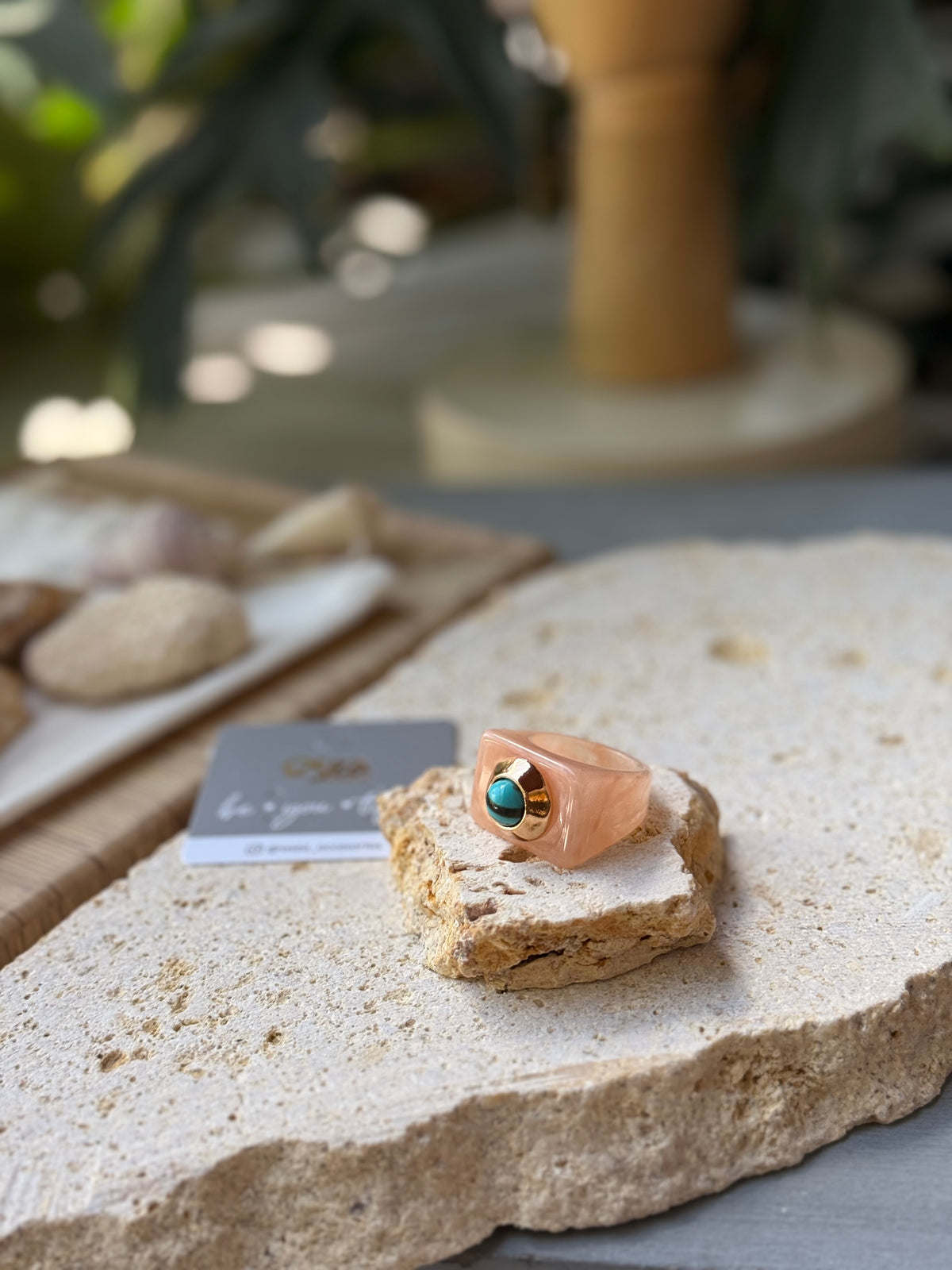 Anillo en resina rectangular colores piedra