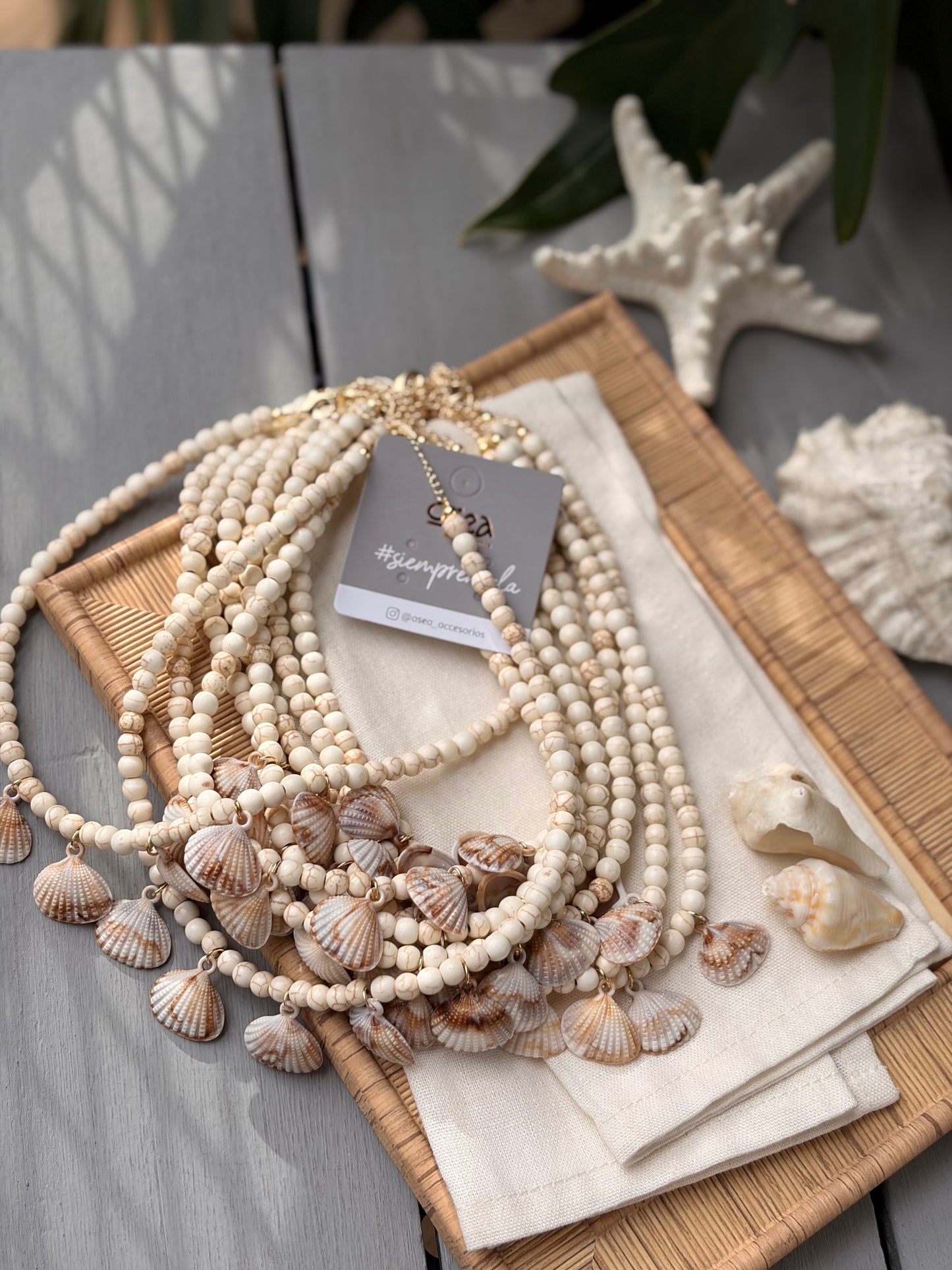 Collar piedras y conchas playa