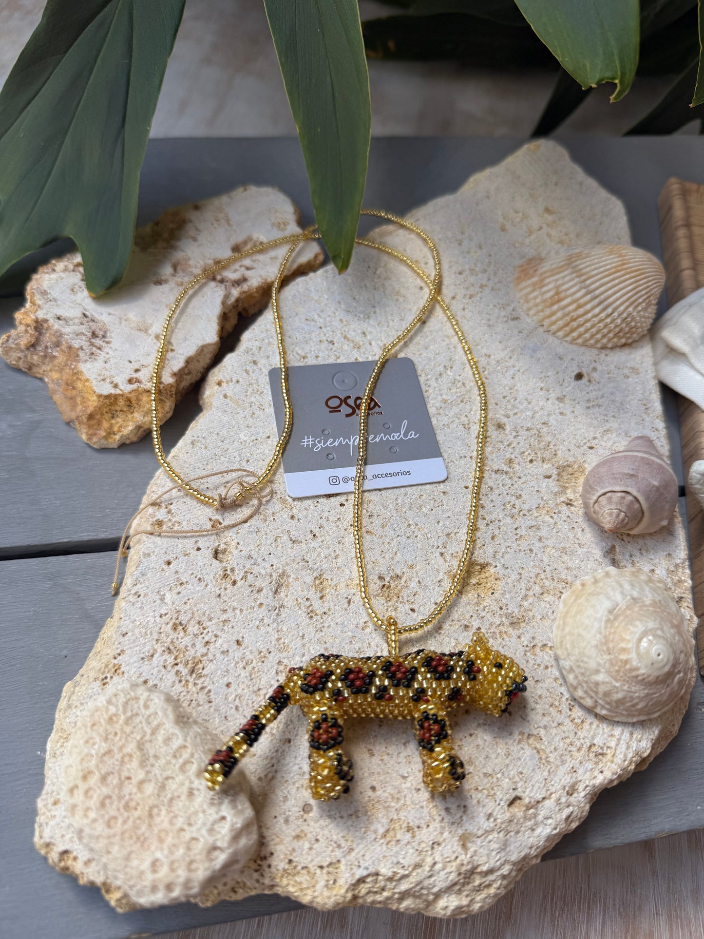 Collar largo tejido jaguar
