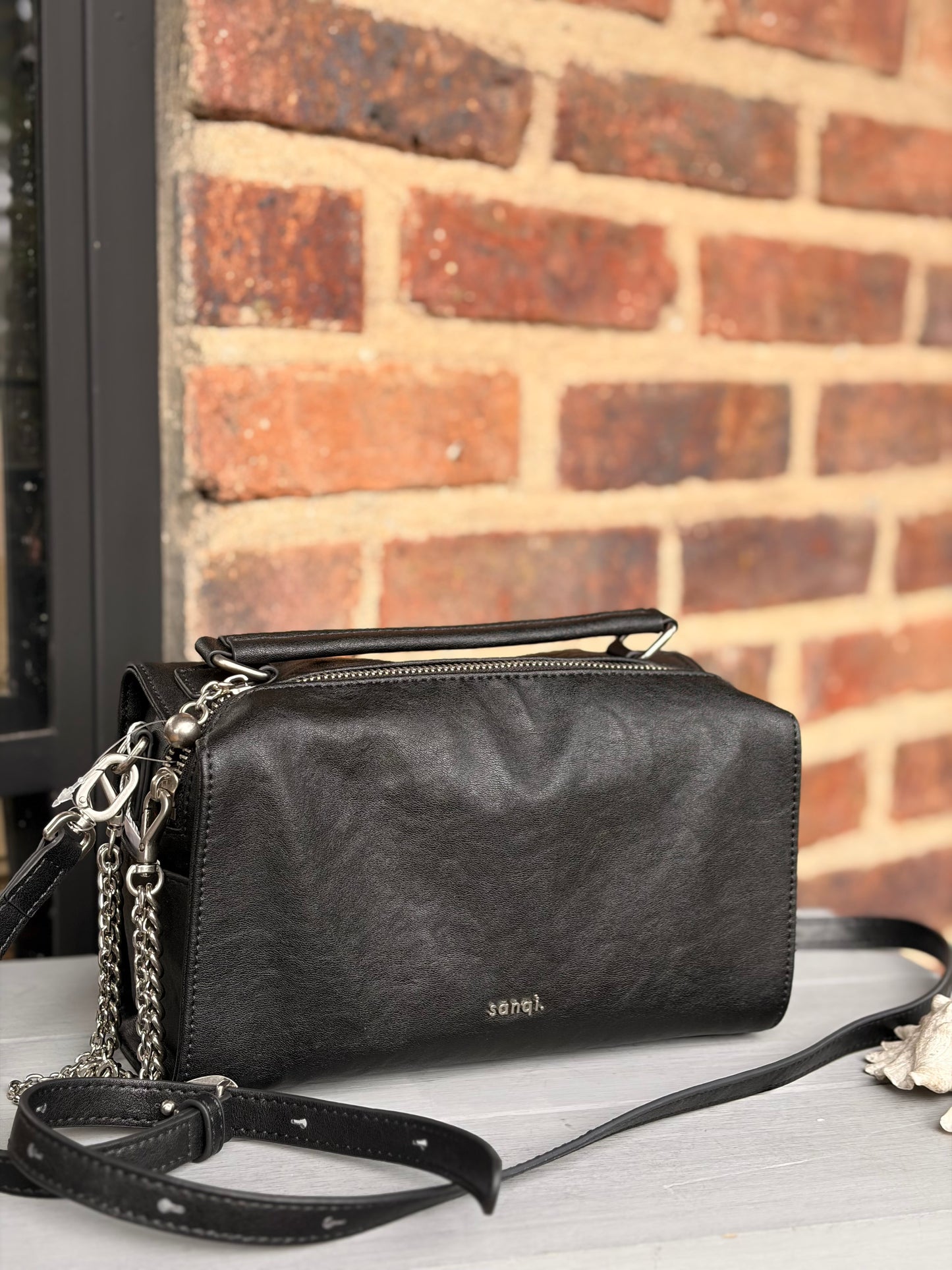 Bolso manos libres tipo baúl