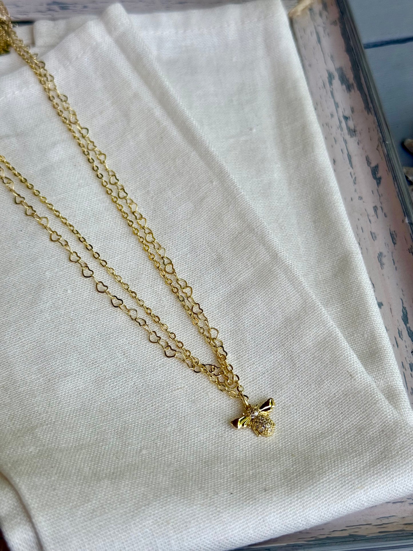 Collar doble rodinado abeja piedras