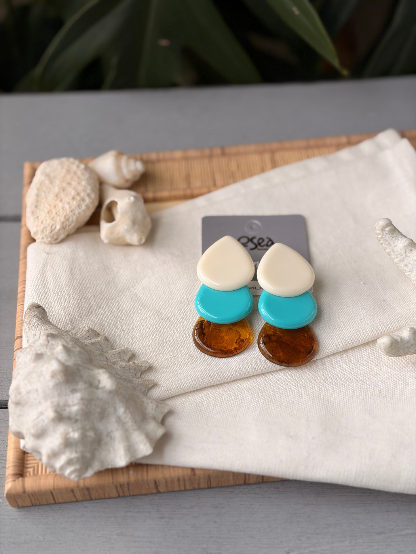 Aretes triple gota en resina