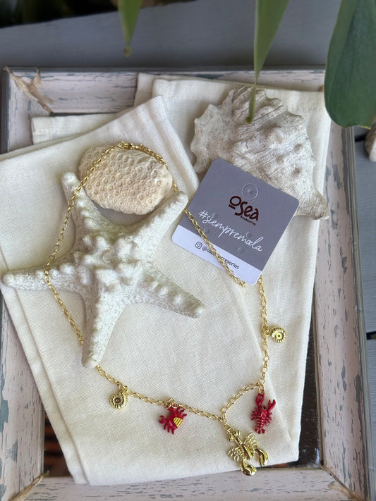 Collar rodinado dijes cangrejos rojos y caracoles