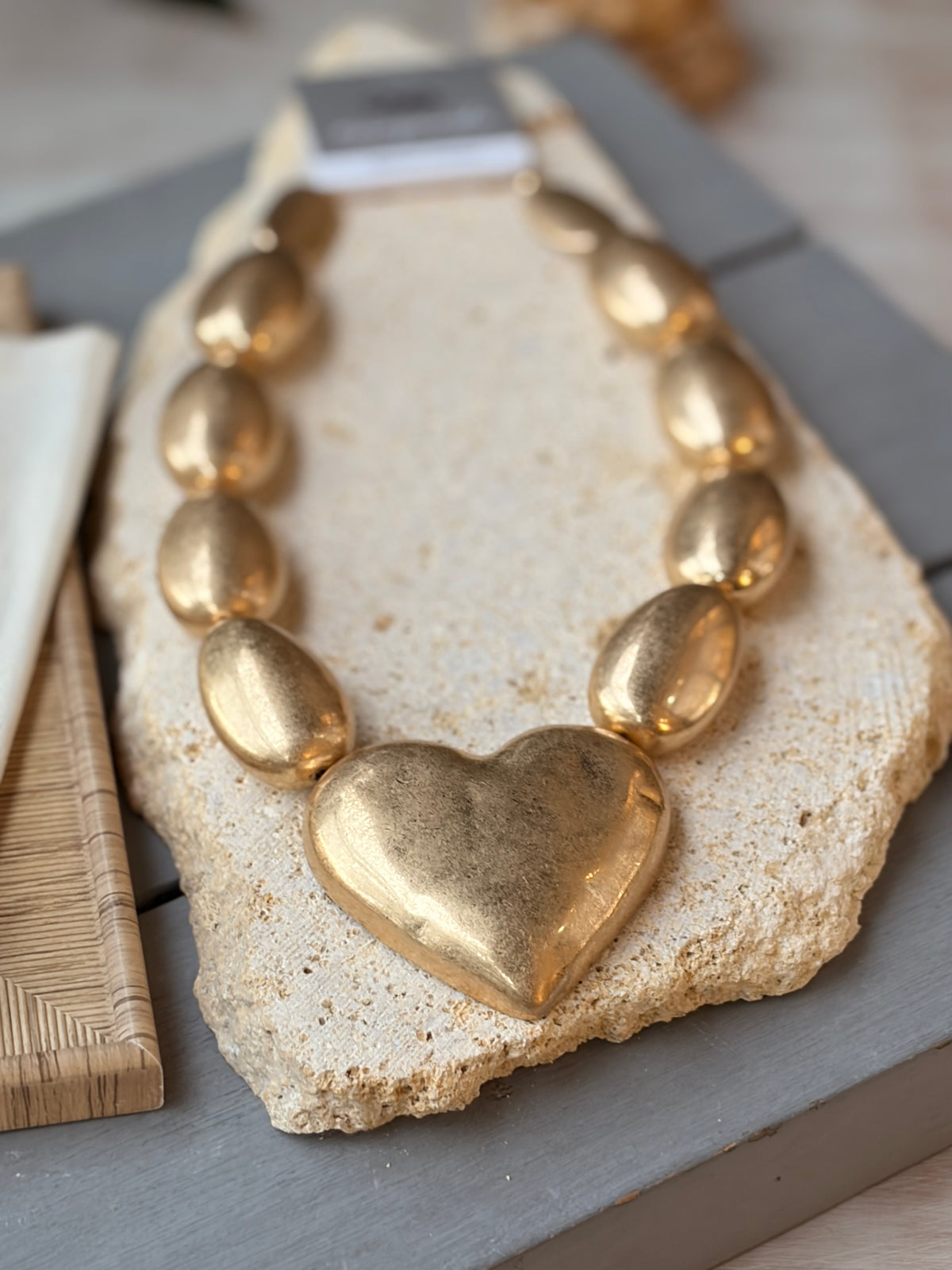 Maxicollar corazón y topos dorado envejecido