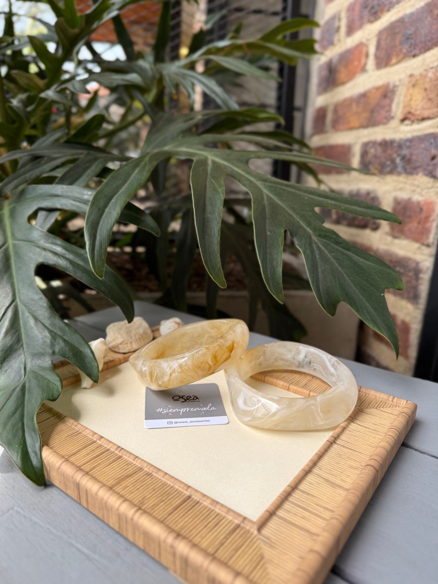 Pulsera en resina semi cuadrada