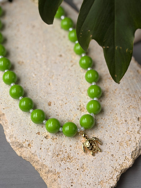 Collar bolas verde dije tortuga de mar