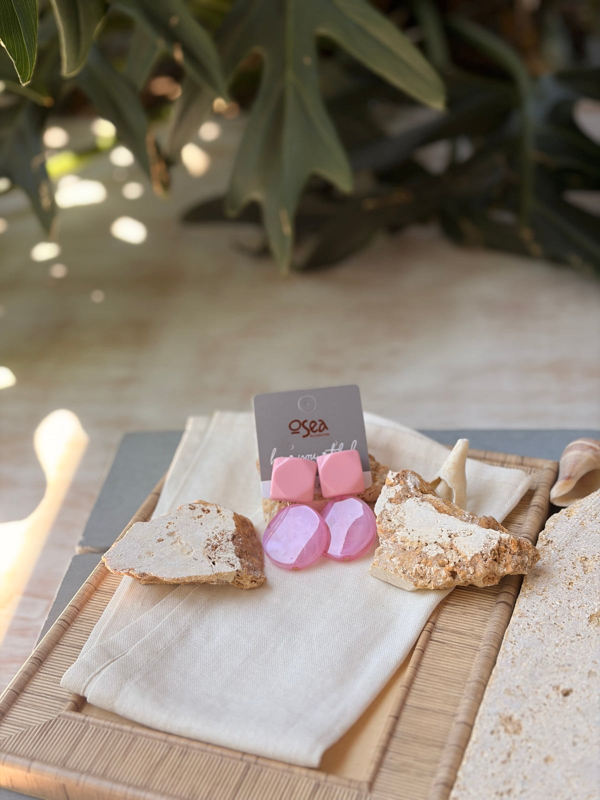 Aretes en resina rosados doble cuerpo
