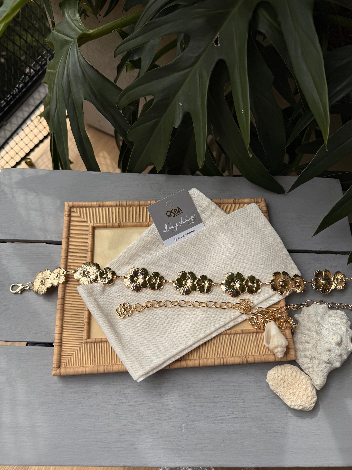 Correa metálica flores cadena