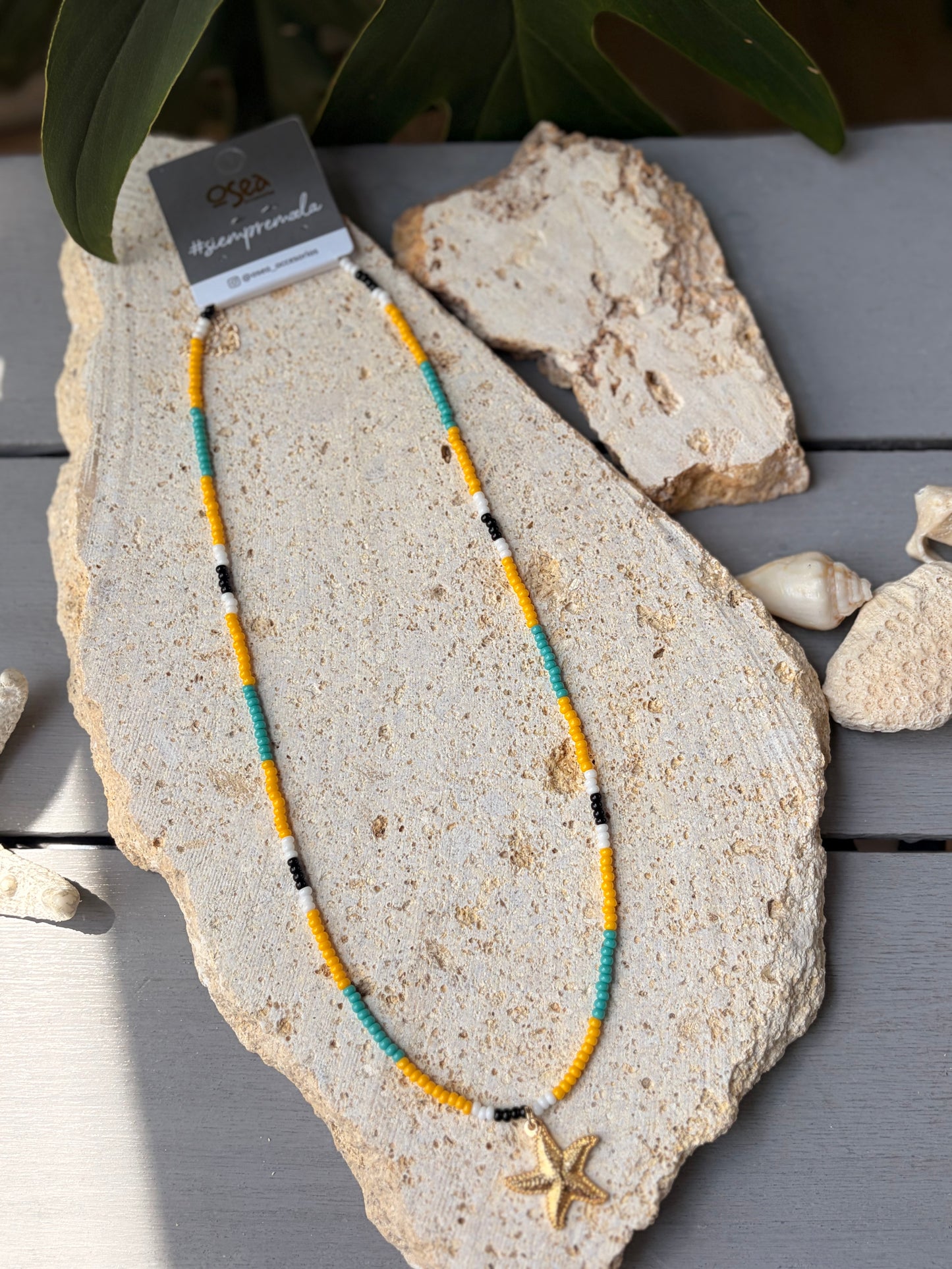 Collar mostacilla dije playero con baño en oro 24k