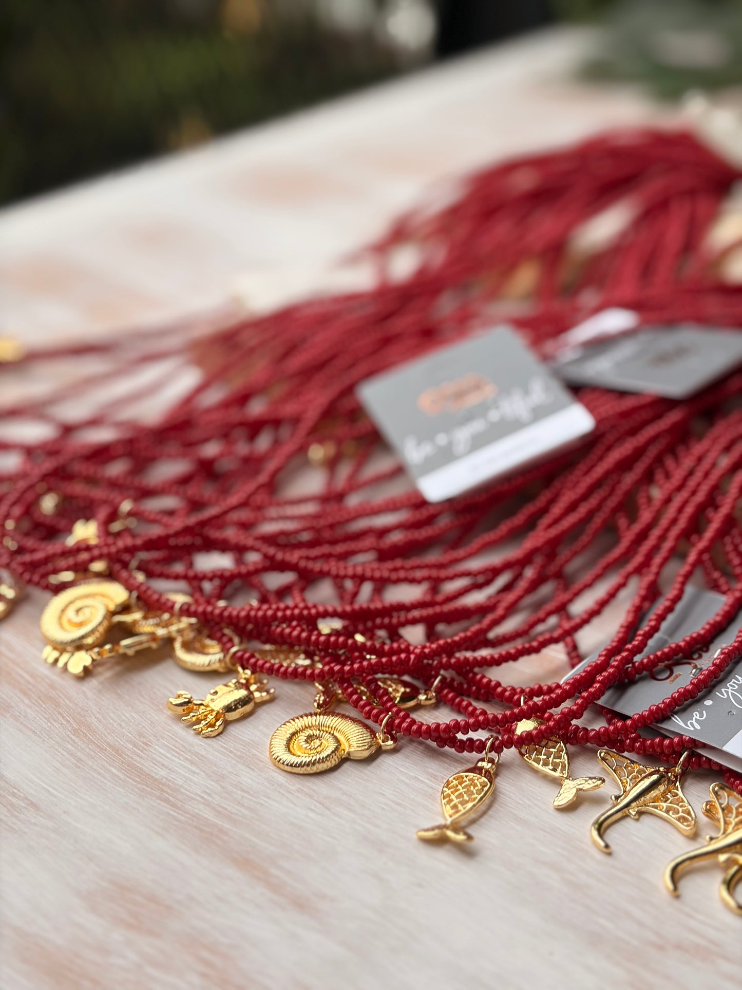 Collar largo mostacillas vinotinto dije mar