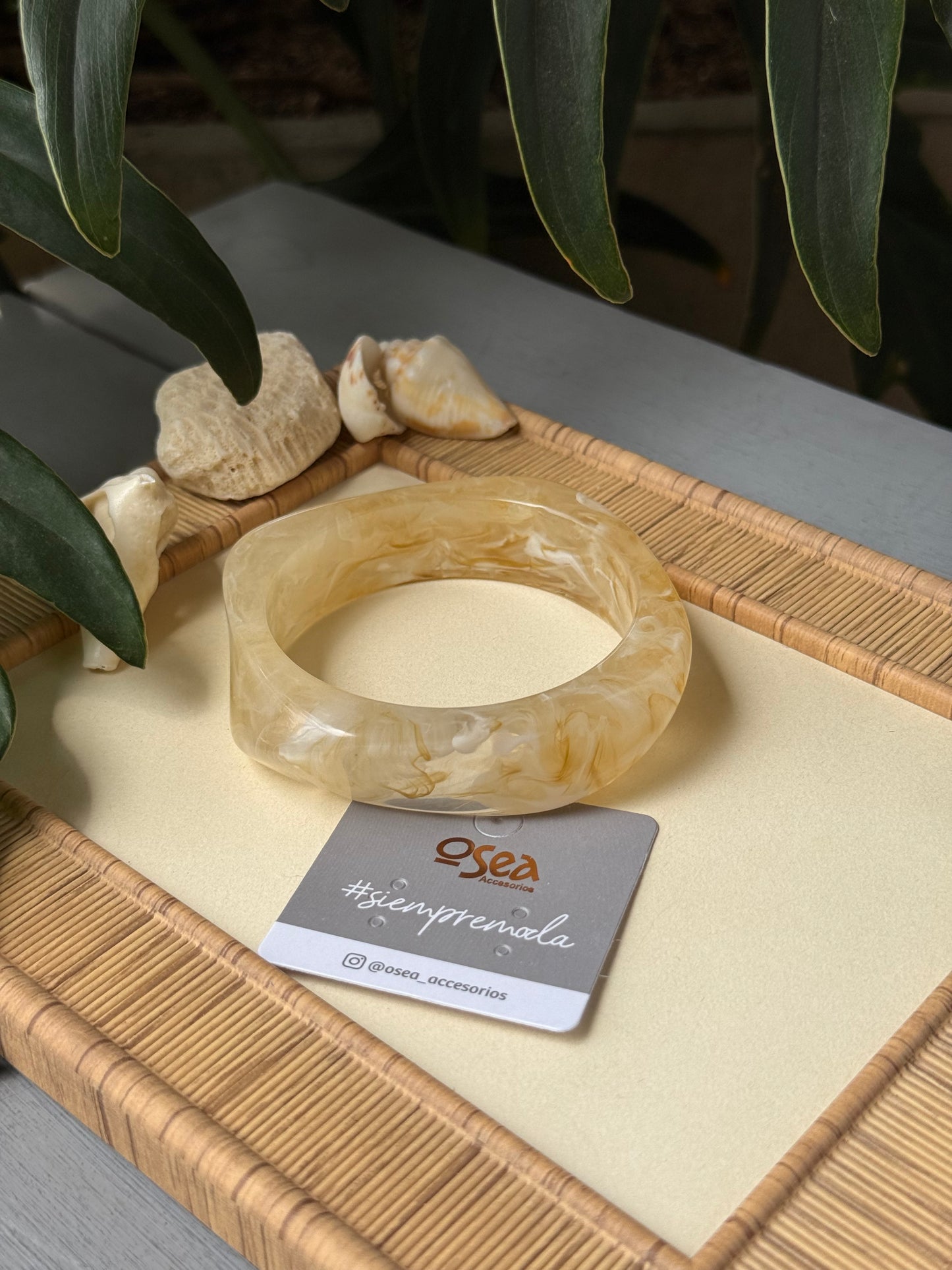 Pulsera en resina semi cuadrada