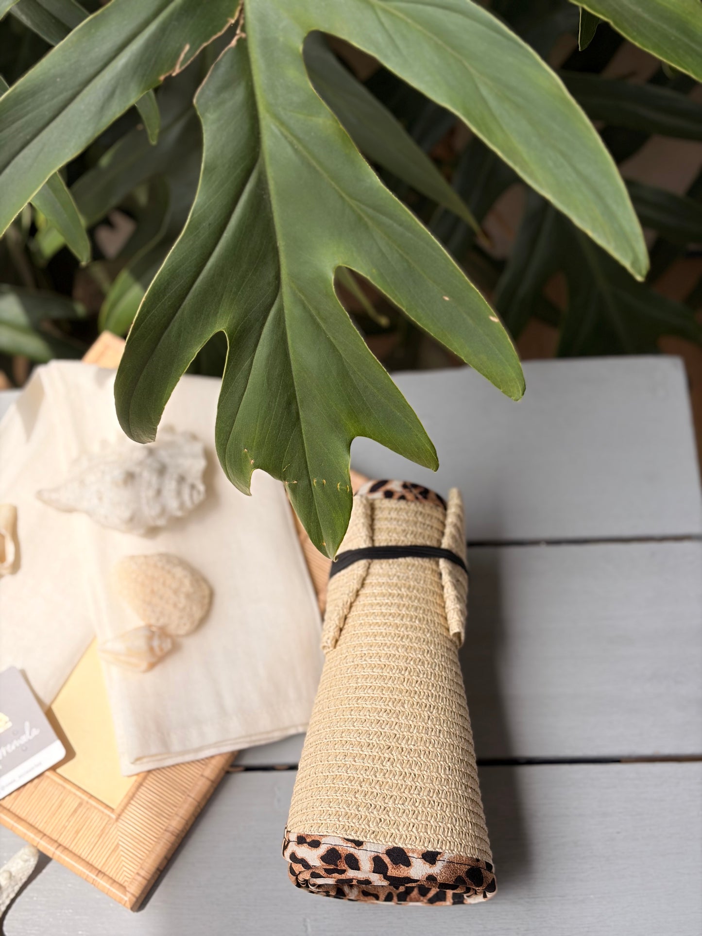 Visera enrollable borde animal print