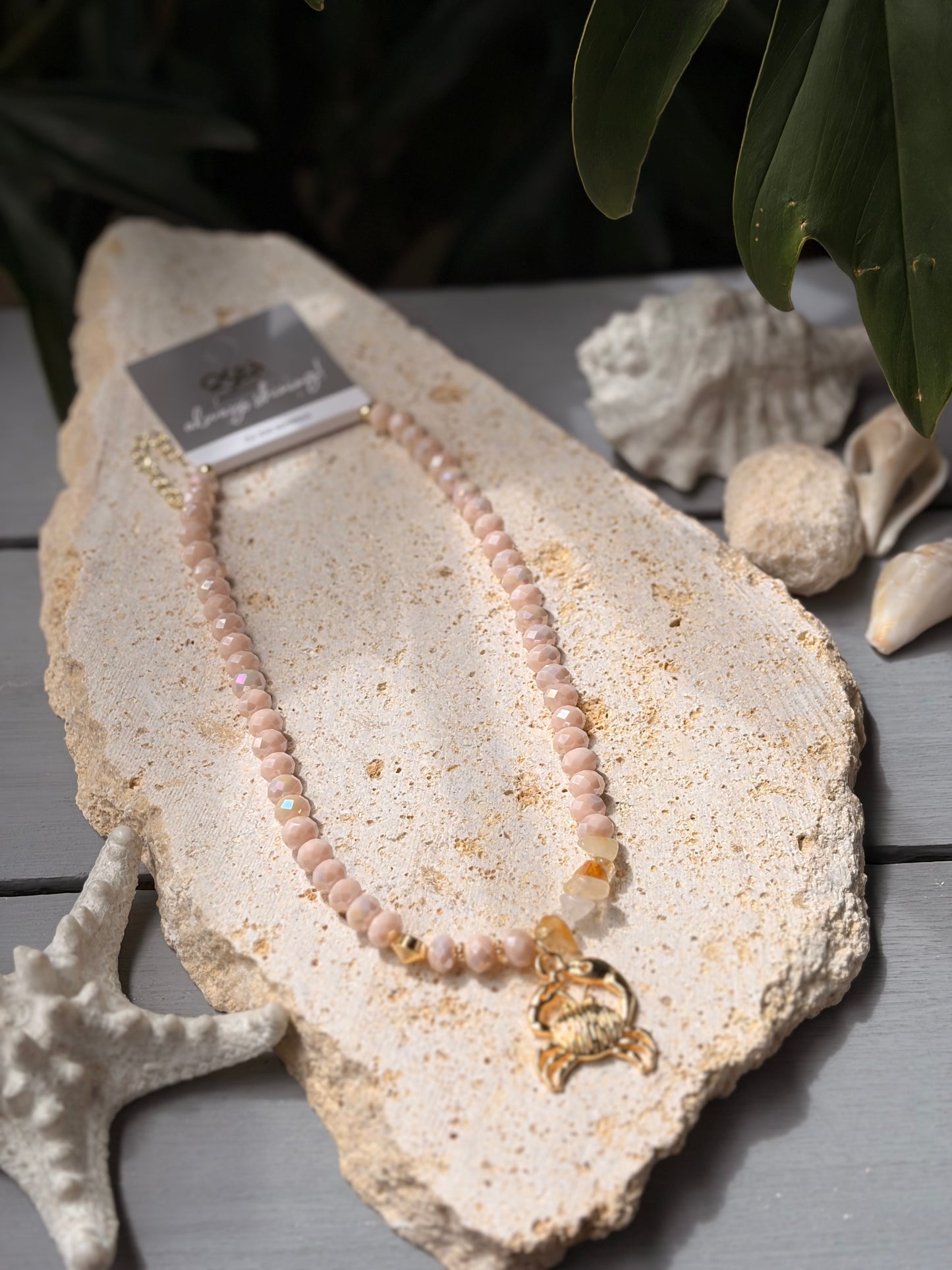 Collar piedras y dije cangrejo 24k