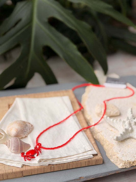 Collar rojo mostacillas dije cangrejo esmaltado
