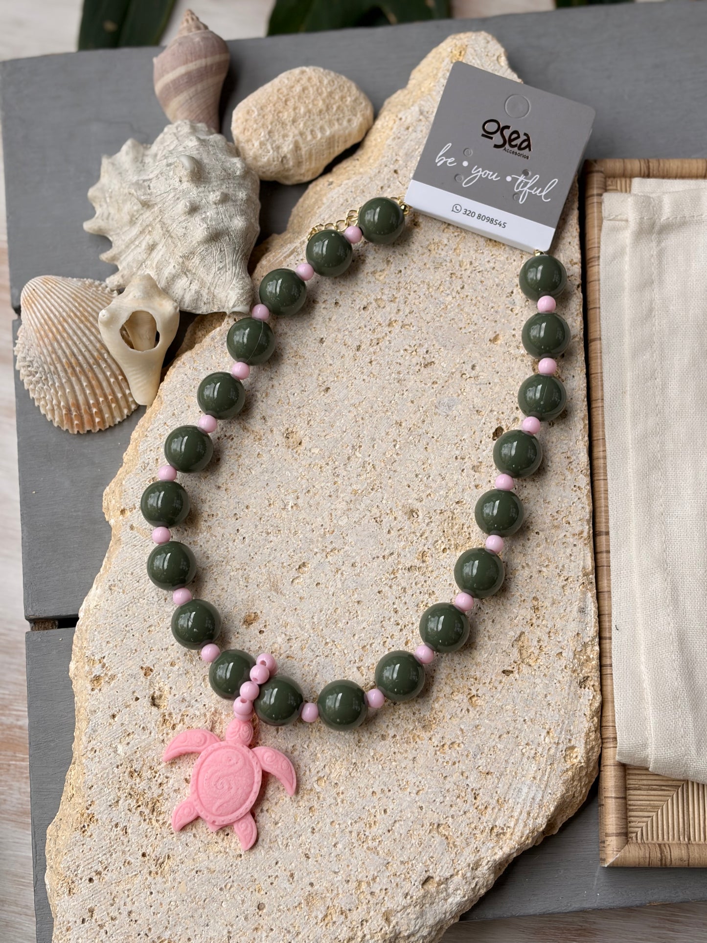 Collar bolas dije tortuga en pasta