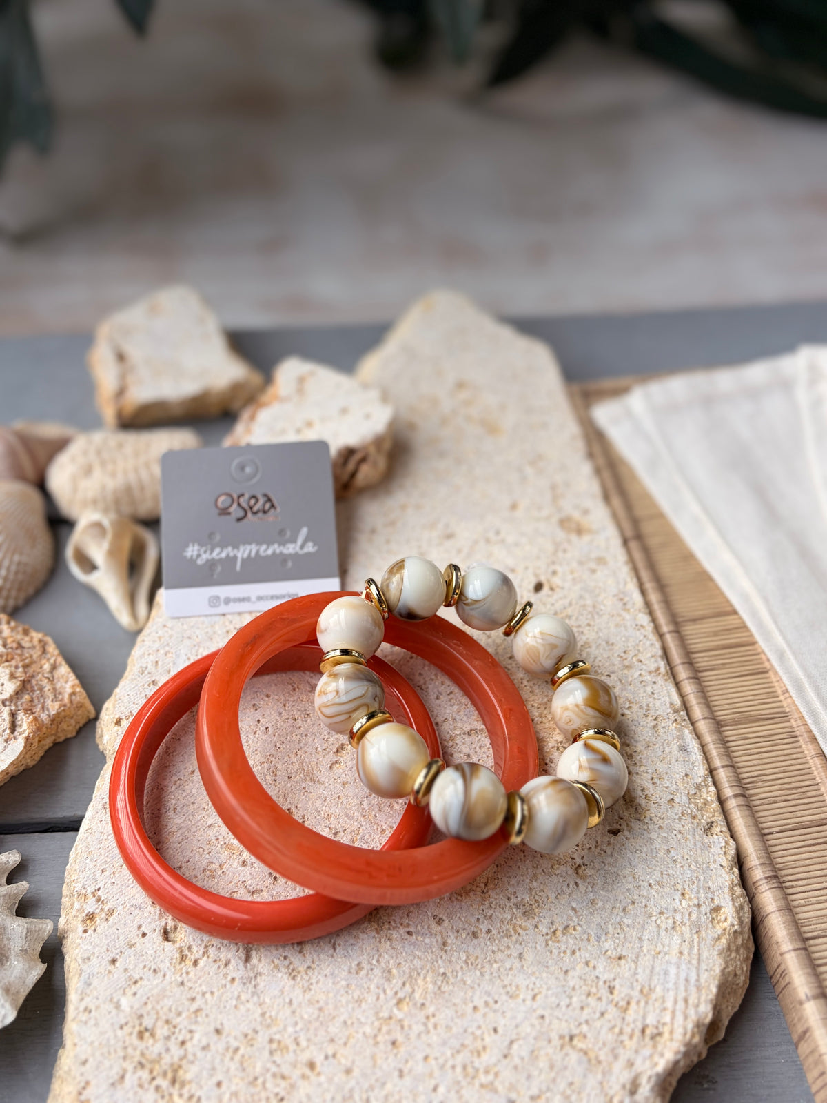 Set de pulseras en resina x 3 bolas y aros
