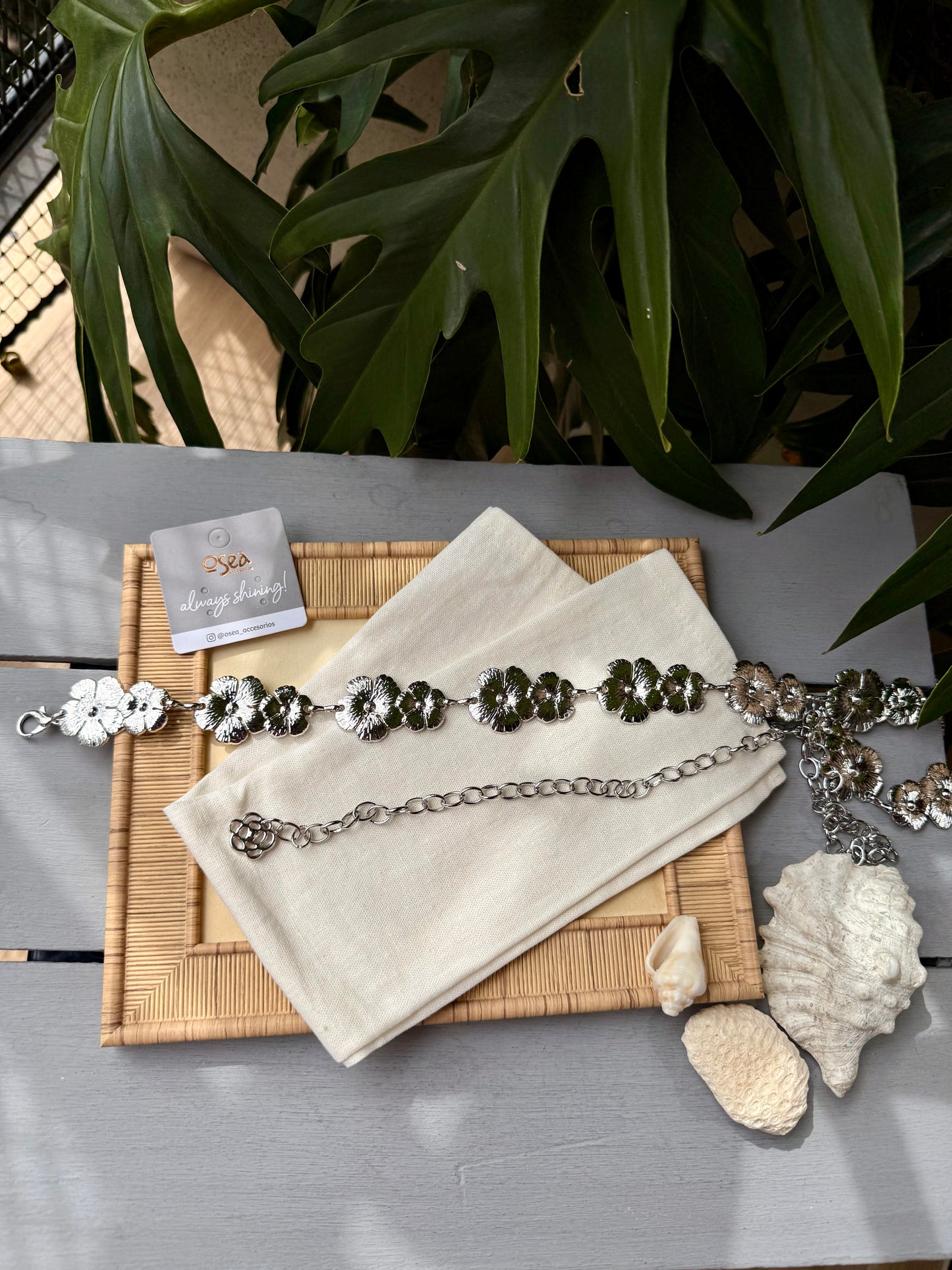 Correa metálica flores cadena