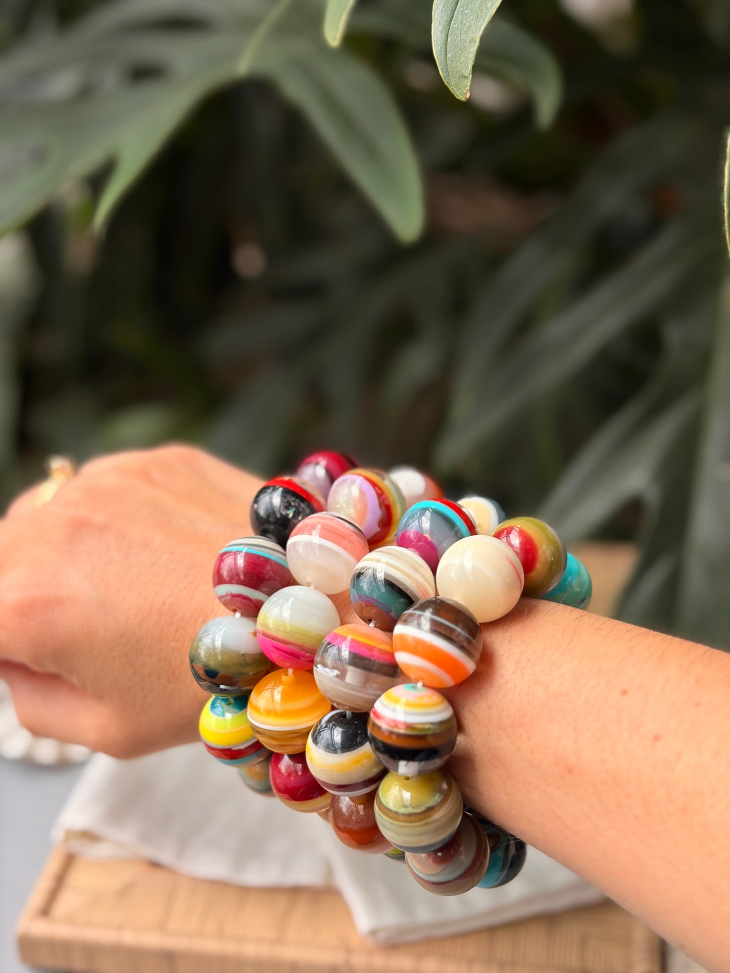 Pulsera en resina resortada bolas multicolor