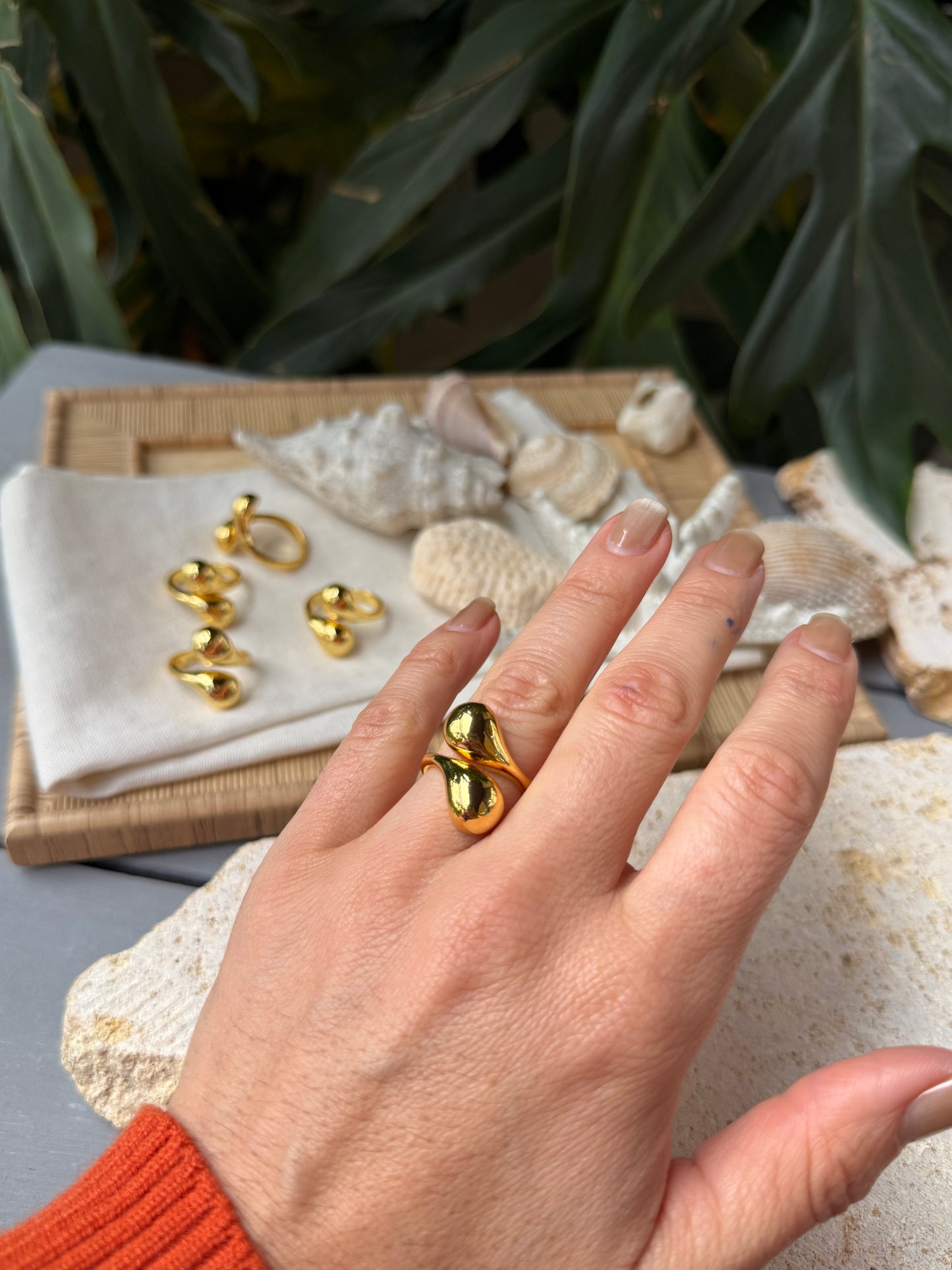 Anillo gota cruzada