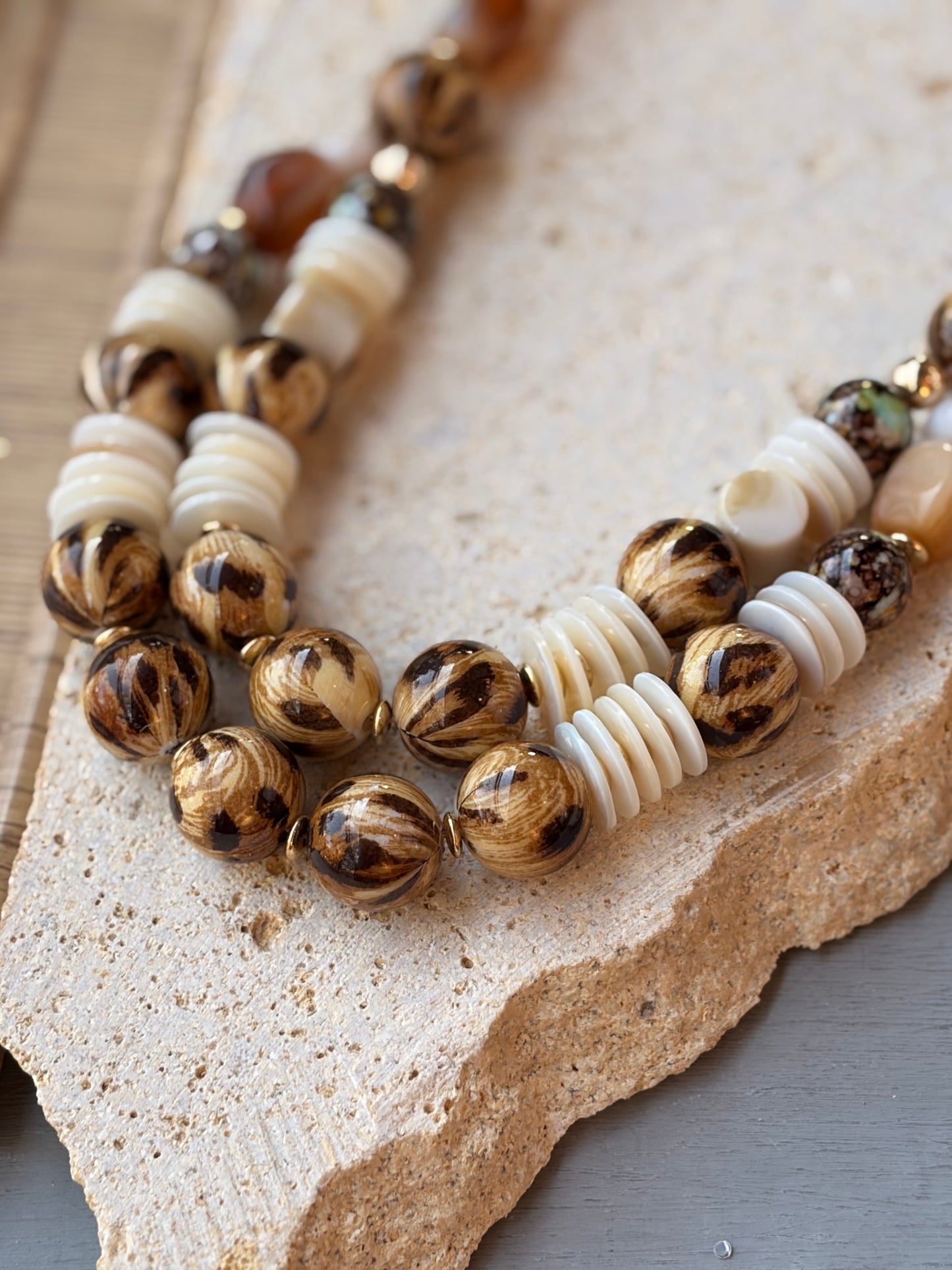 Collar resina animal print y mix de piedras