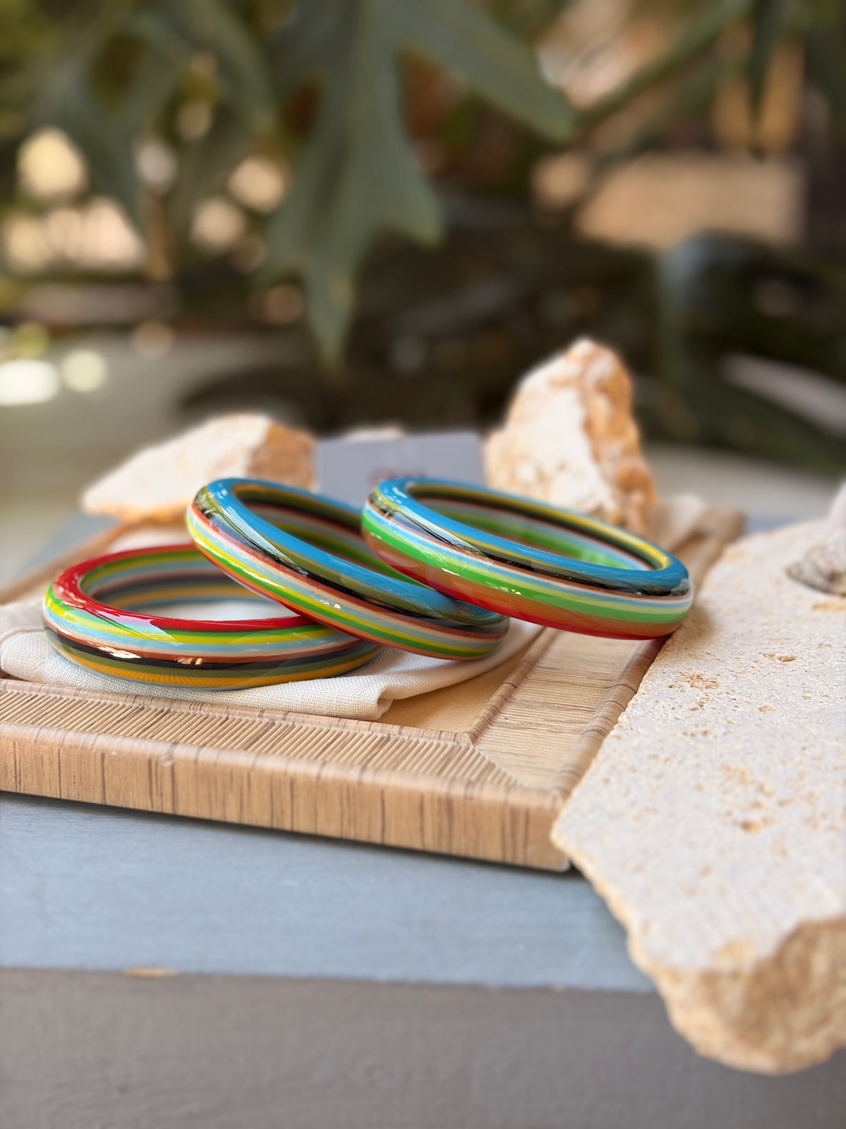 Pulsera en resina multicolor