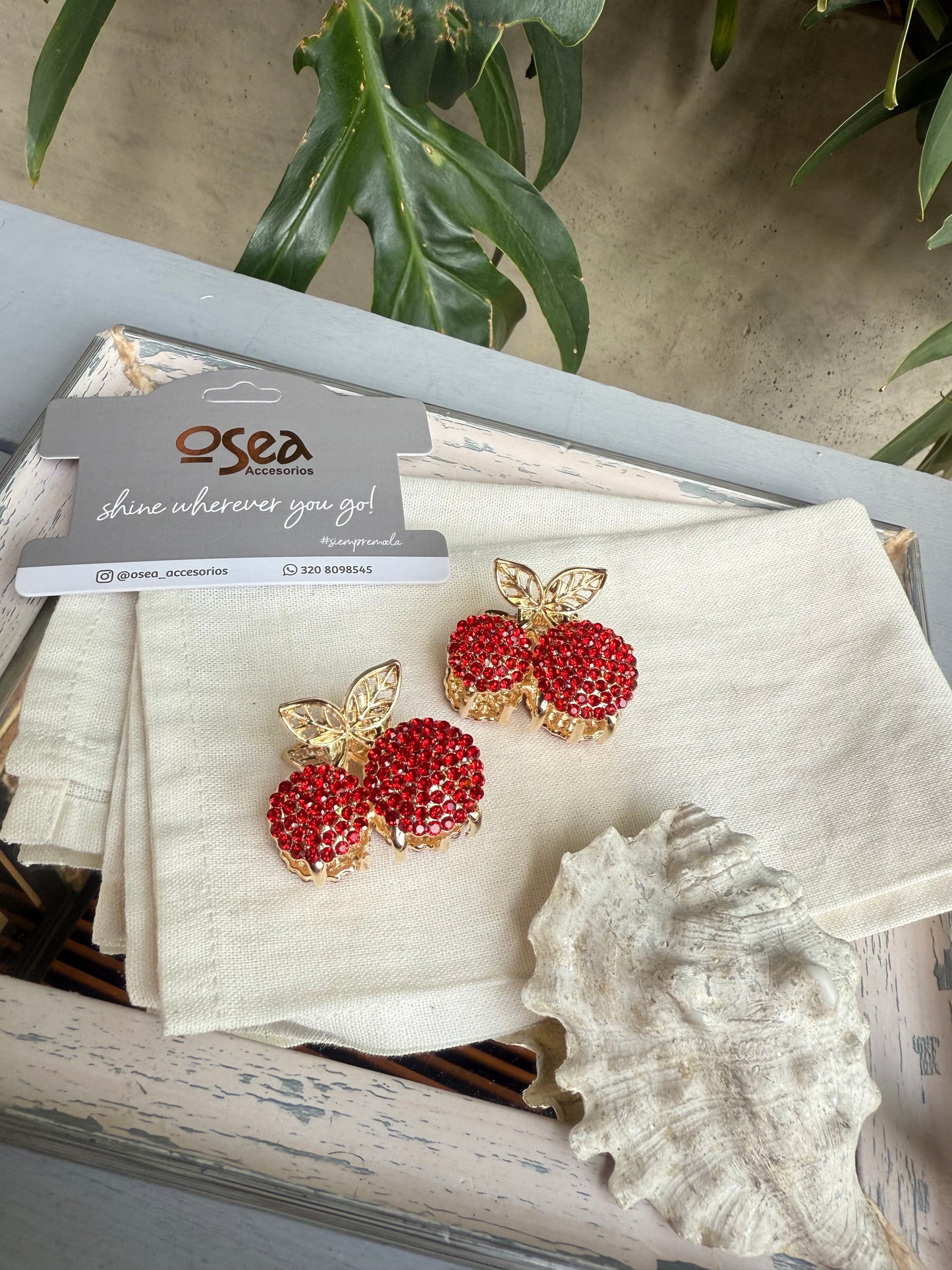Caimán metálico cereza piedras