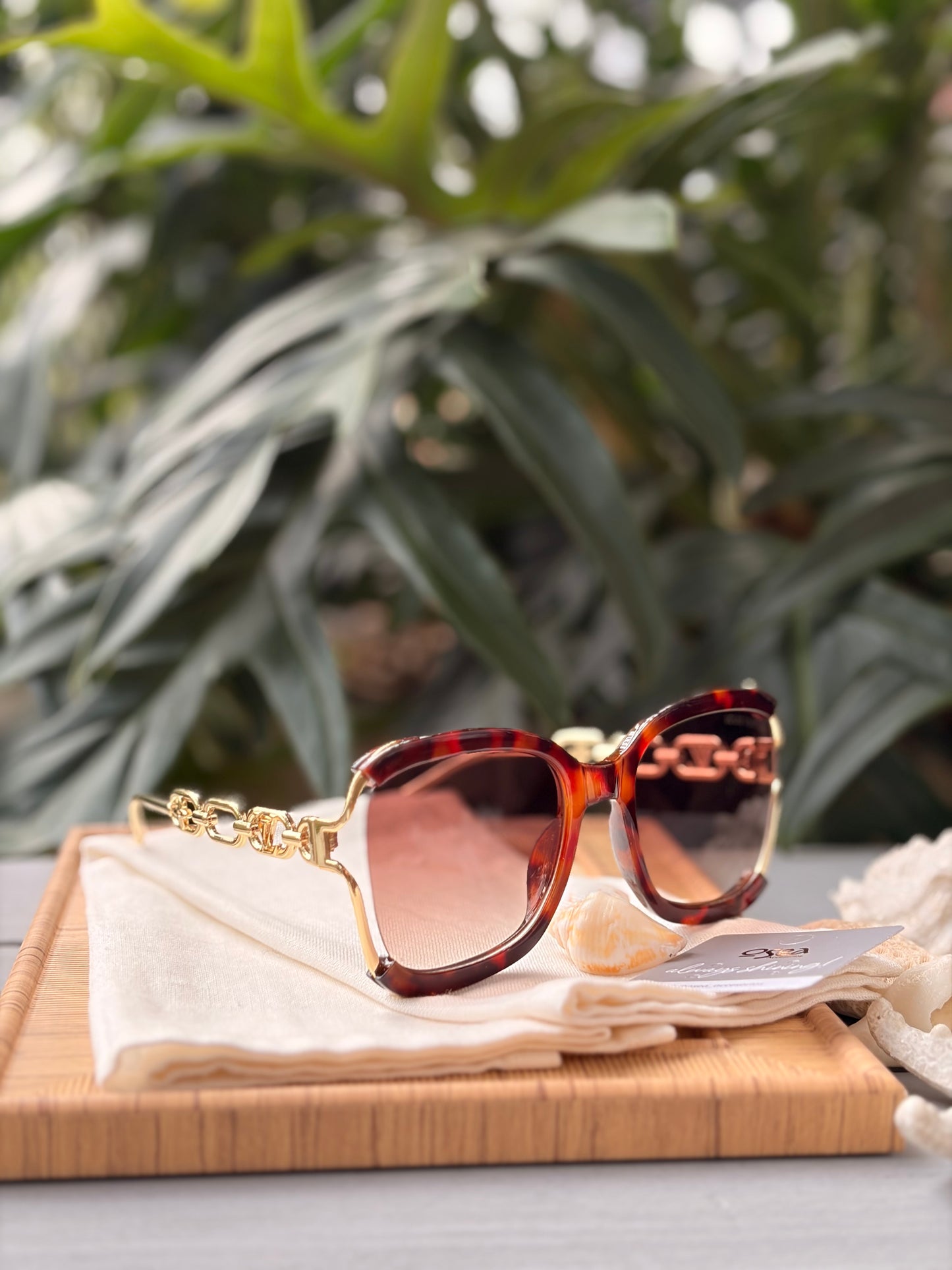 gafas de sol con pata tipo cadena