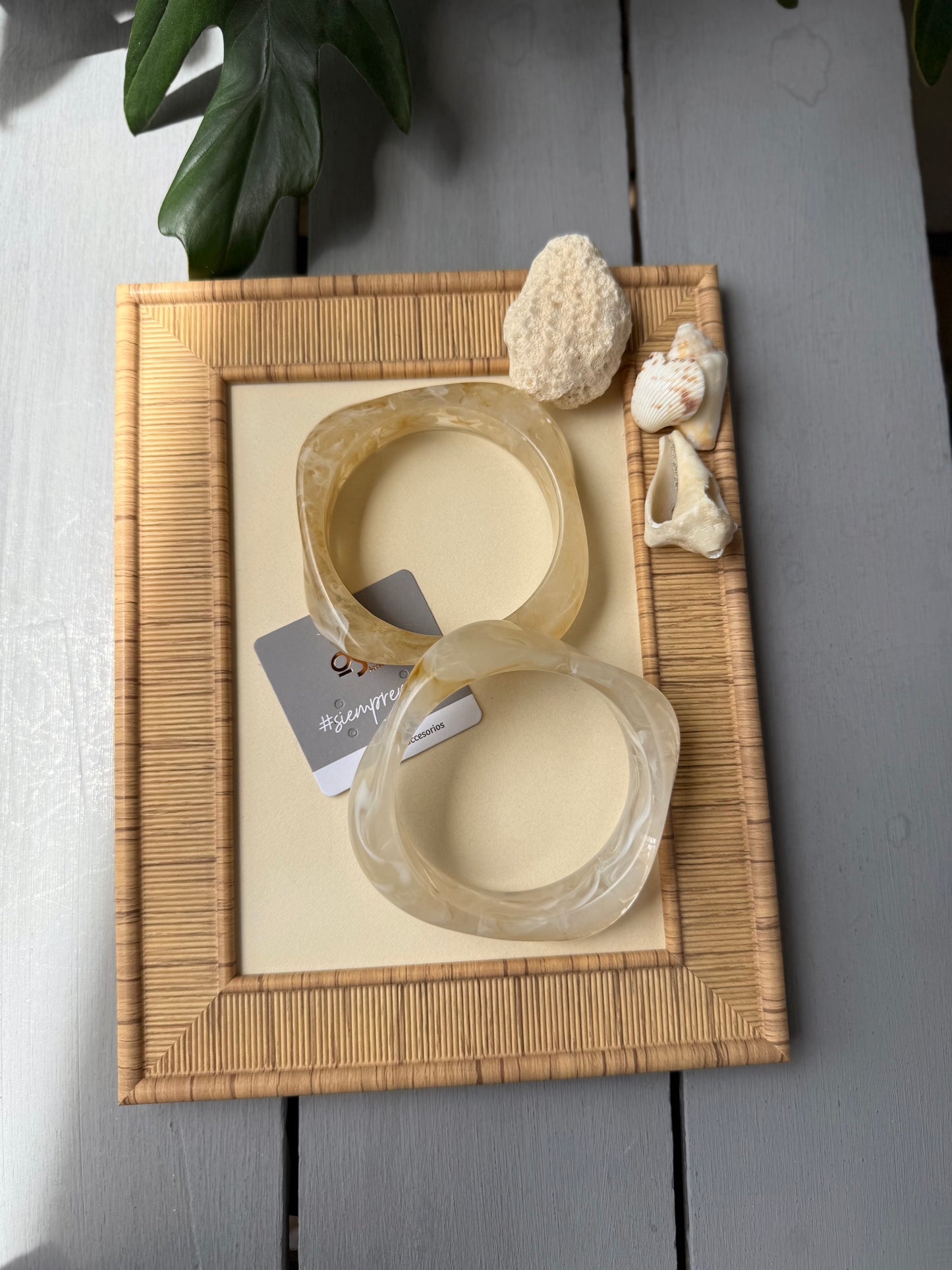 Pulsera en resina semi cuadrada