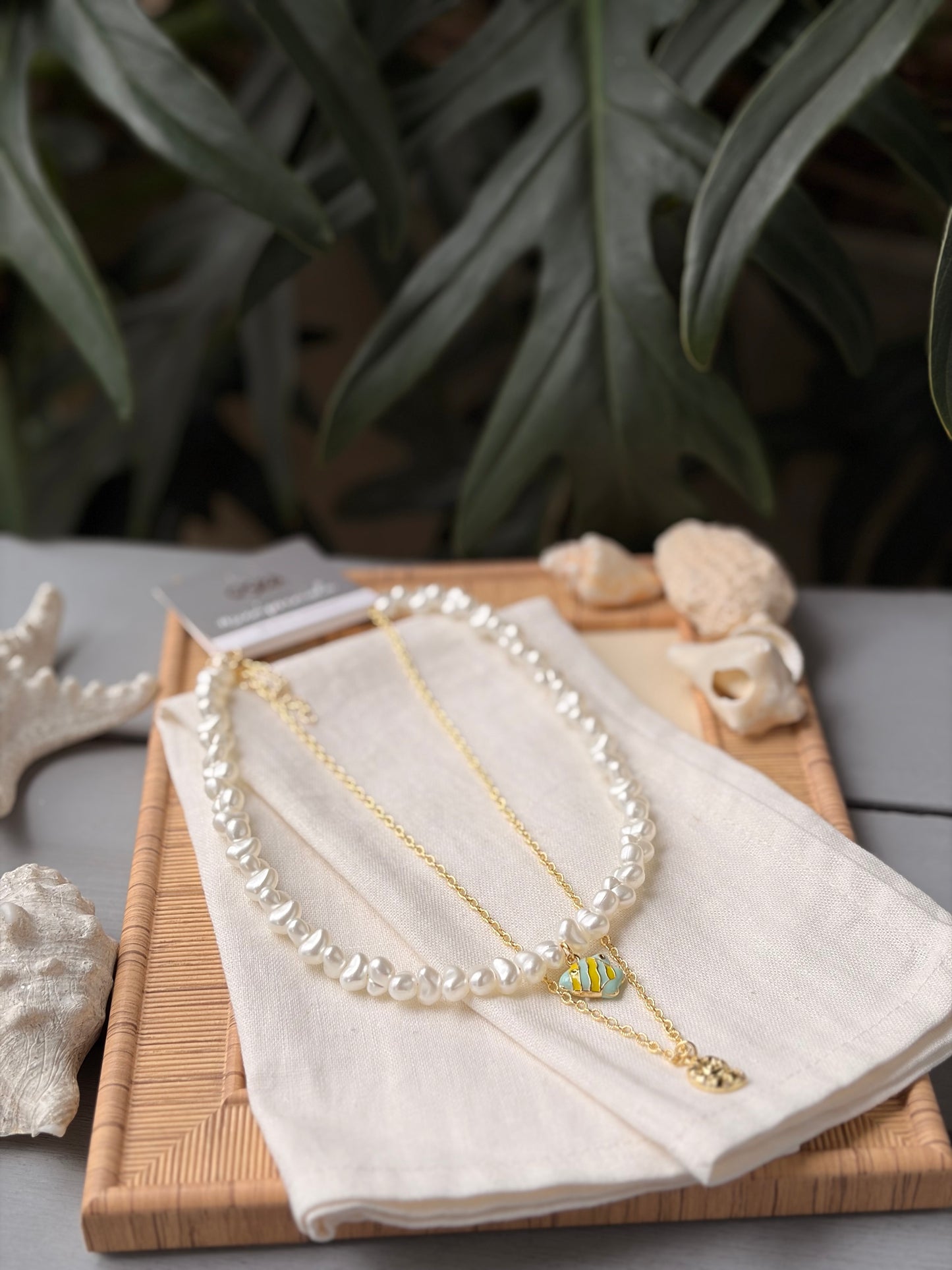 Collar doble rodinado y perlas dijes de playa