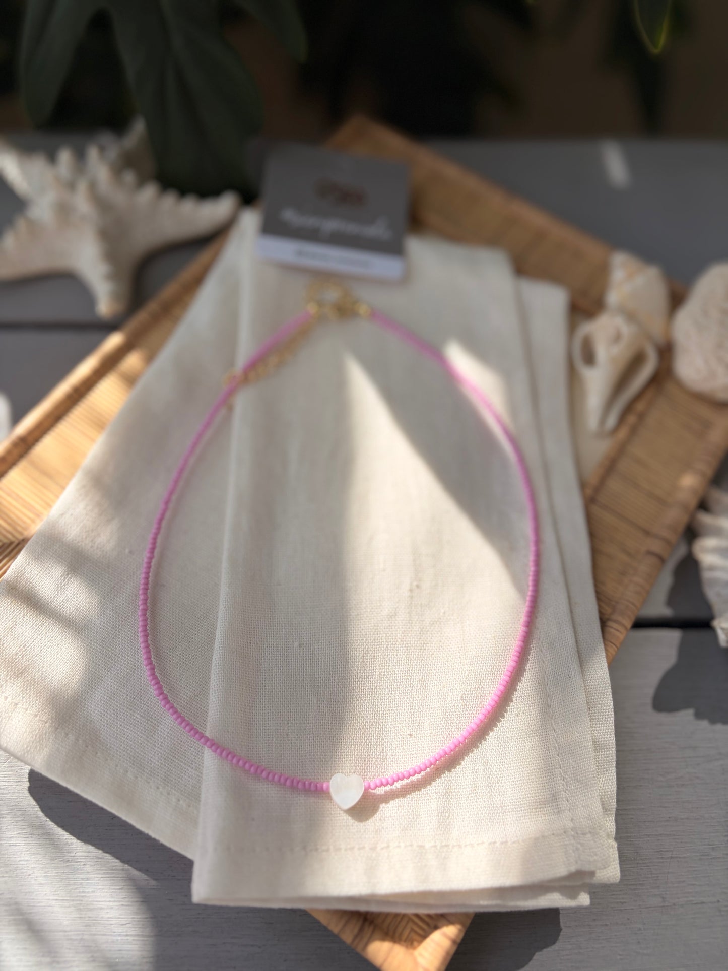 Choker mostacilla rosada corazón nacar