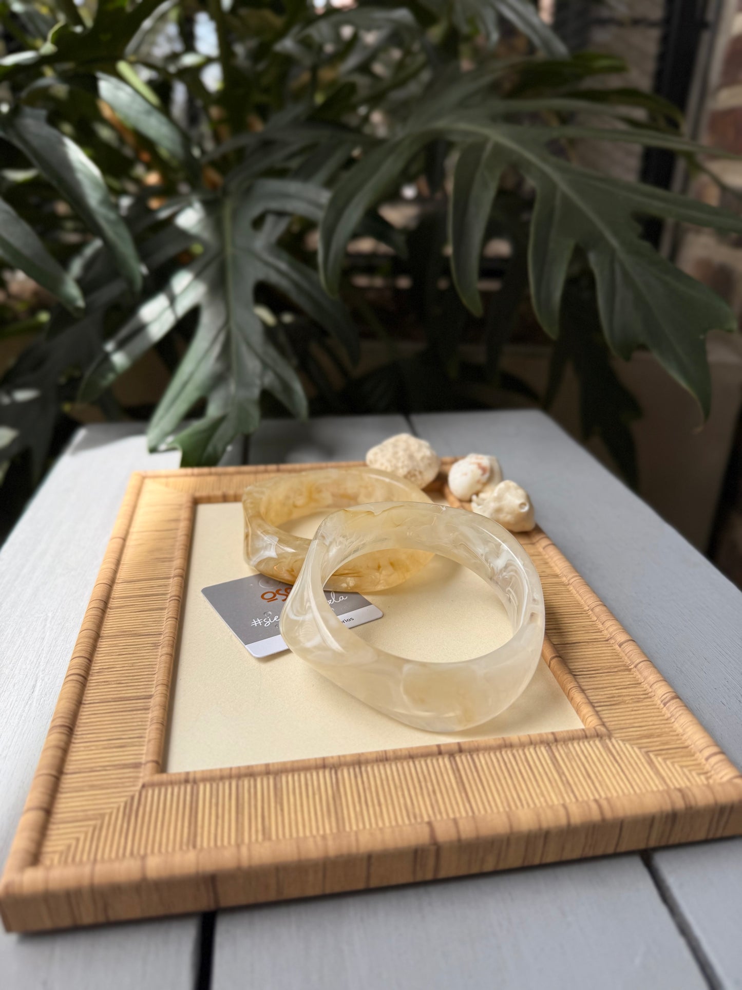 Pulsera en resina semi cuadrada