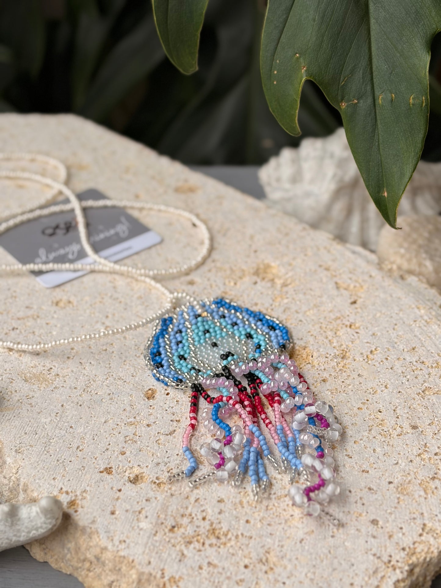 Collar largo medusa en mostacilla