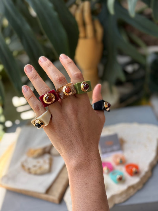 Anillo en resina rectangular colores piedra