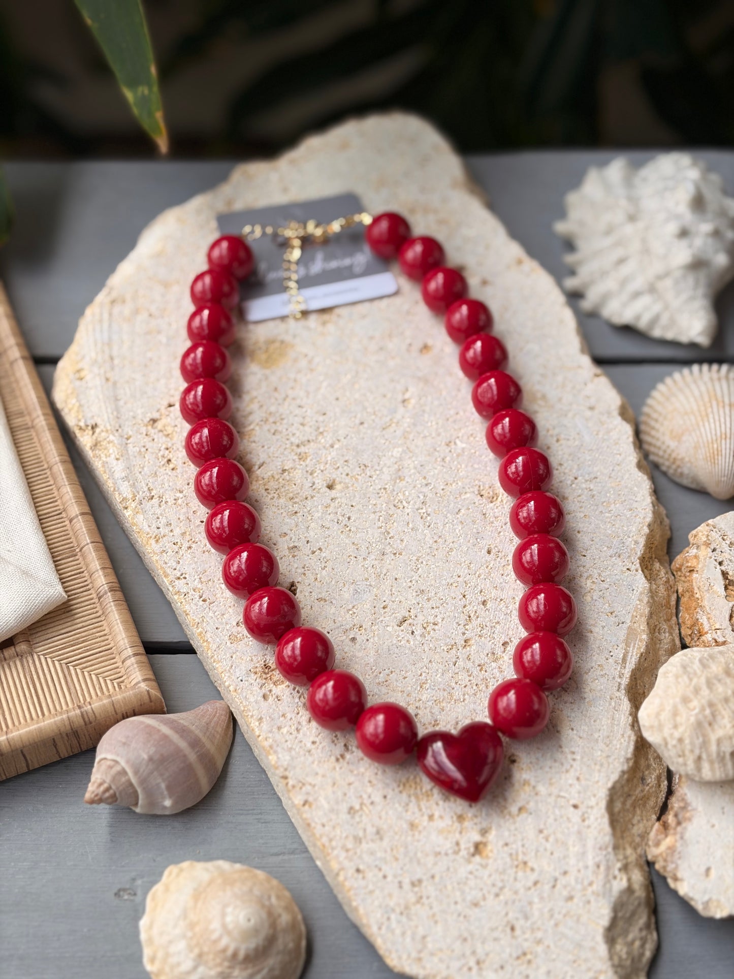 Collar bolas dije corazón vinotinto degradé