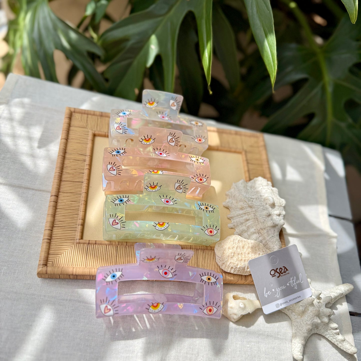 Caimán grande tipo nácar ojos