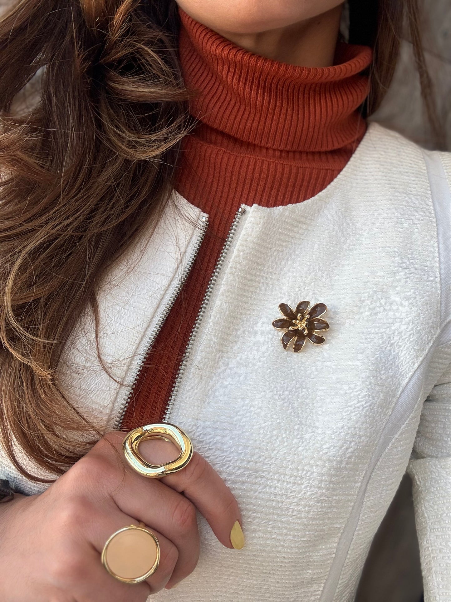 Prendedor flor esmaltado