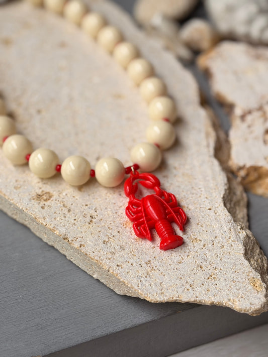 Collar bolas beige langosta roja